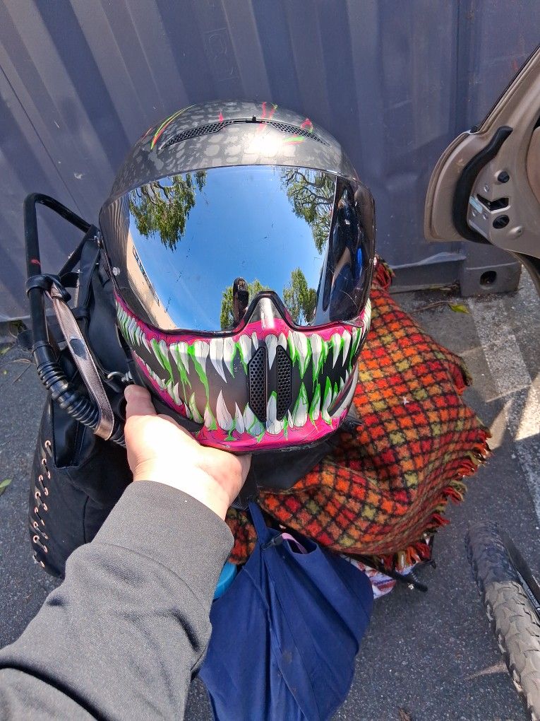 RUROC ATLAS STREET HELMET **MINOR DAMAGES**