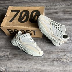 Yeezy 700 Sałt 