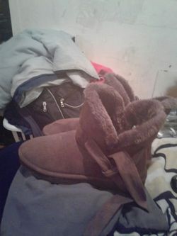 Ugh boots size 9