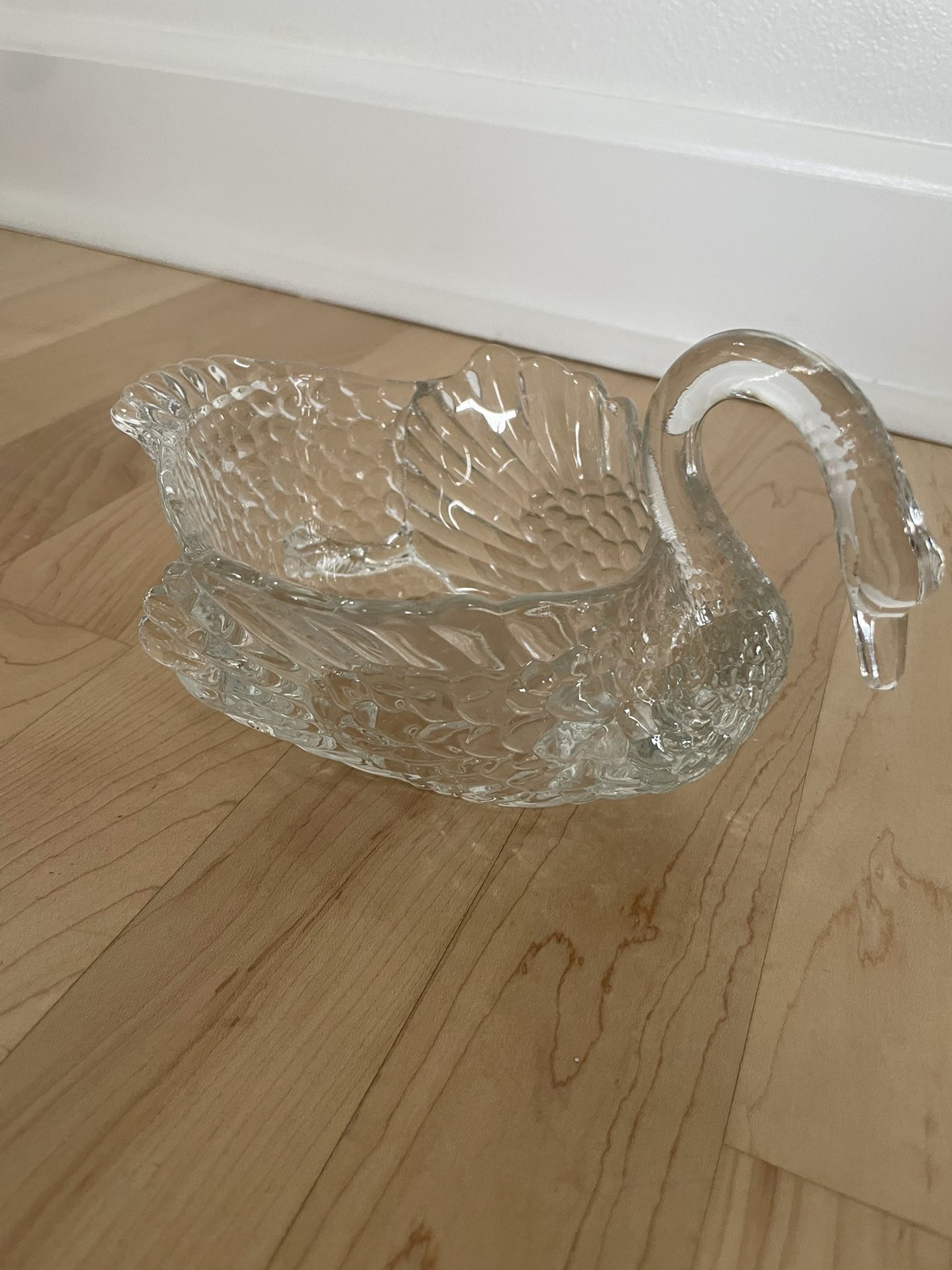 Beautiful Glass Swan Dish