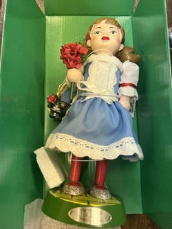OZ Dorothy Nut Cracker