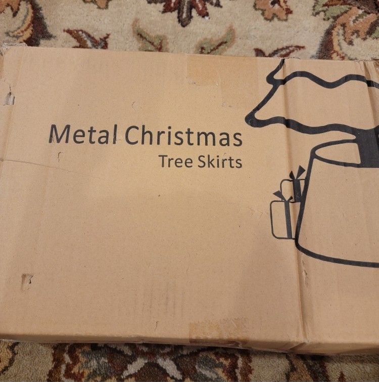 Silver Christmas Tree Collar 24"