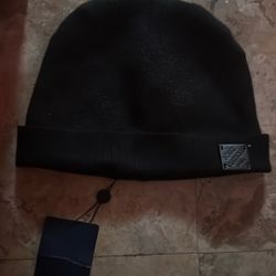 Lv hat Black