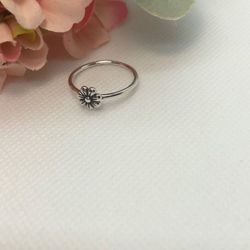 Single Daisy Flower Ring | Size 7