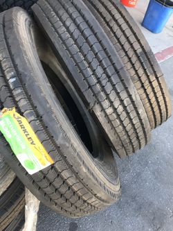 1 Truck tire 9 r22.5 brand new 14 ply. No lowball each $120