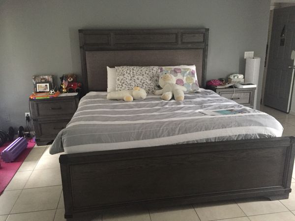 Haverty S Vickery Creek King Sized Bed Frame With Usb Ready Bedside Table And Tempurpedic Legacy King Sized Mattress W Box Set For Sale In Orlando