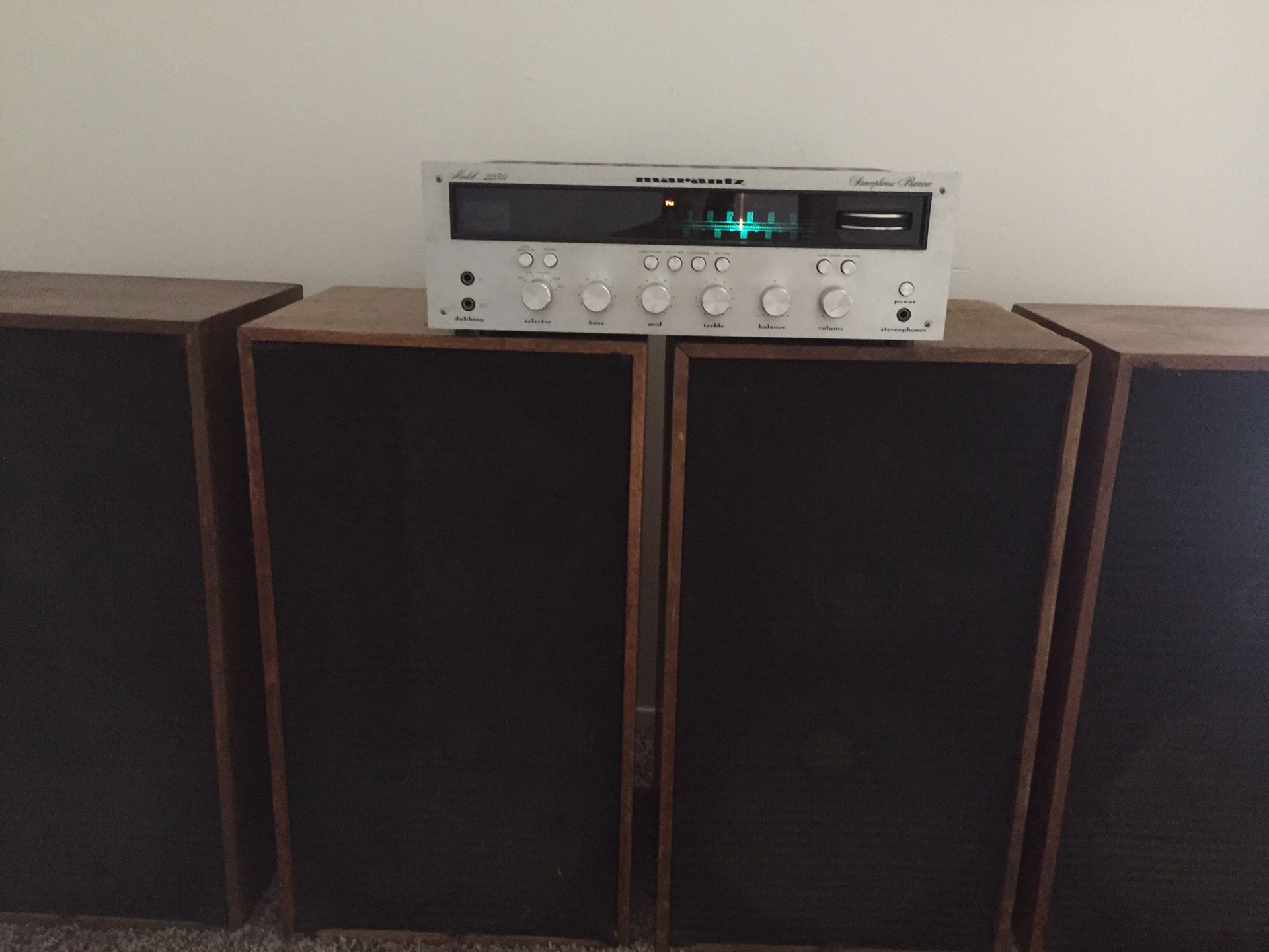 Vintage MARANTZ 2230 Reciever WITH matching marantz imperial 7 speakers. FULLY WORKING