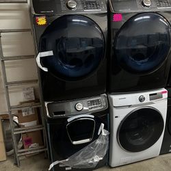 SAMSUNG WASHER AND GAS DRYER IN BLACK STAINLESS STEEL 