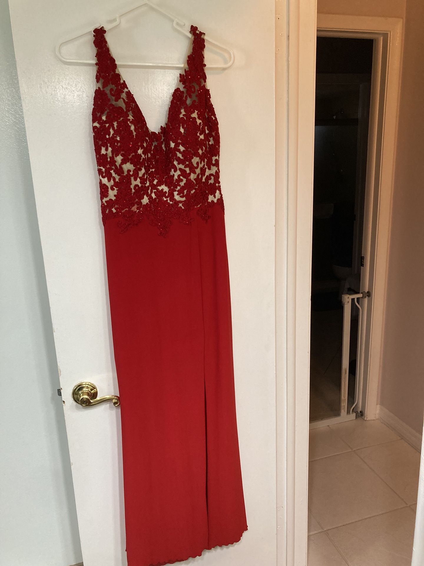 SIZE 8 Women’s Red Formal Dress / Gown *See ALL Pictures Fitted Silhouette Lace & Beaded Bodice 