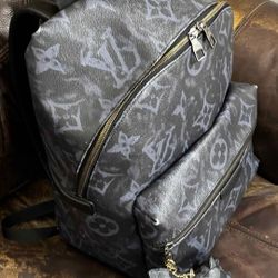 Loui Vuitton Discovery Backpack 