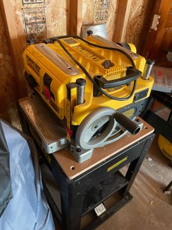 DeWalt DW735 13” Thickness Planer w/ DeWalt Stand & Cover – Excellent Condition