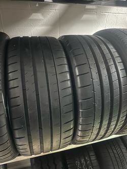 PAIR OF TIRE 235 35 19 MICHELIN 85% LIFE