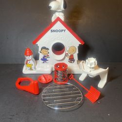 1985 Vintage Peanuts Snoopy Sno Cone Machine Snow Cone Maker Shaved Ice Machine