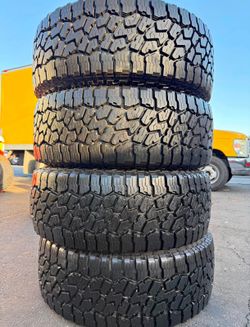 305/55/20 Falken Selling a set of 4 tires in excellent condition 🫡