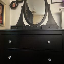vanity with drawers