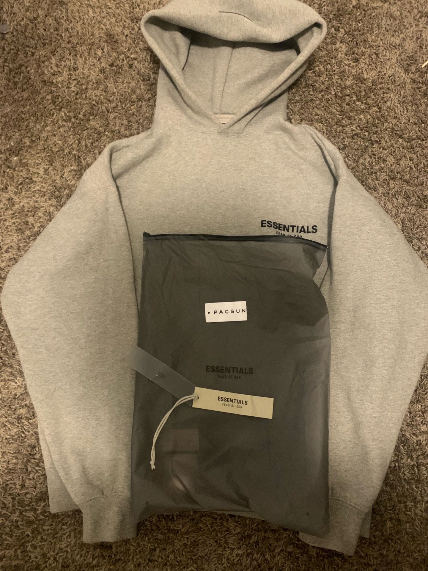 Essentials fear of god hoodie size m for Sale in Bakersfield, CA - OfferUp