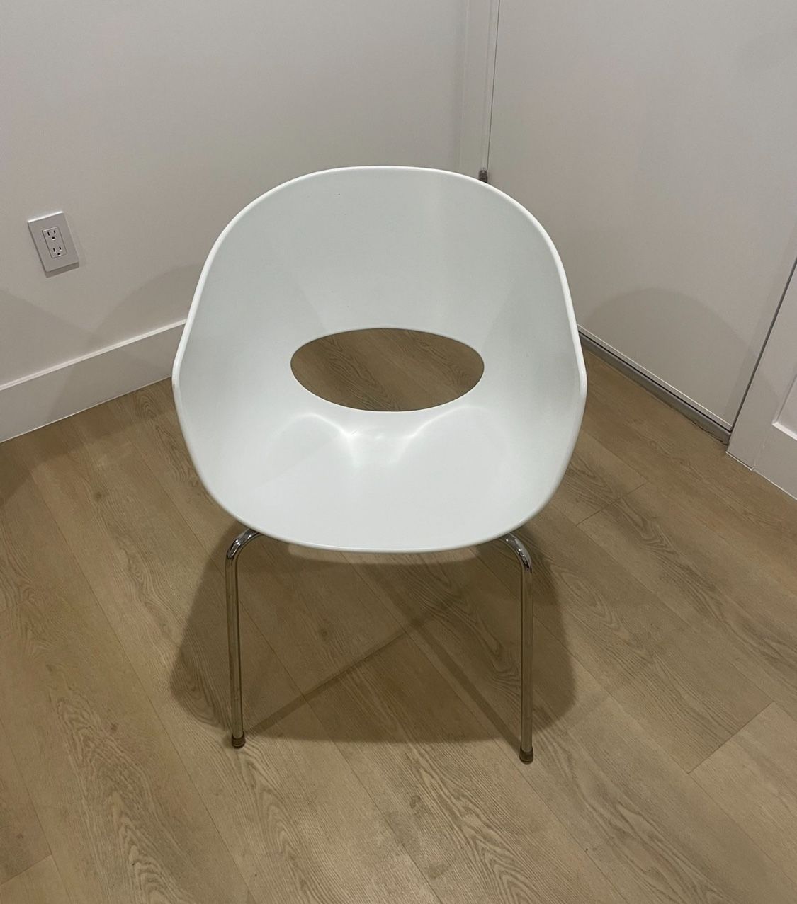 CB2 White Orbit Chair - Excellent Condition