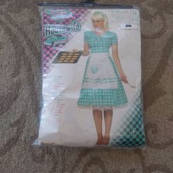 Adult 50's Housewife Halloween Costume