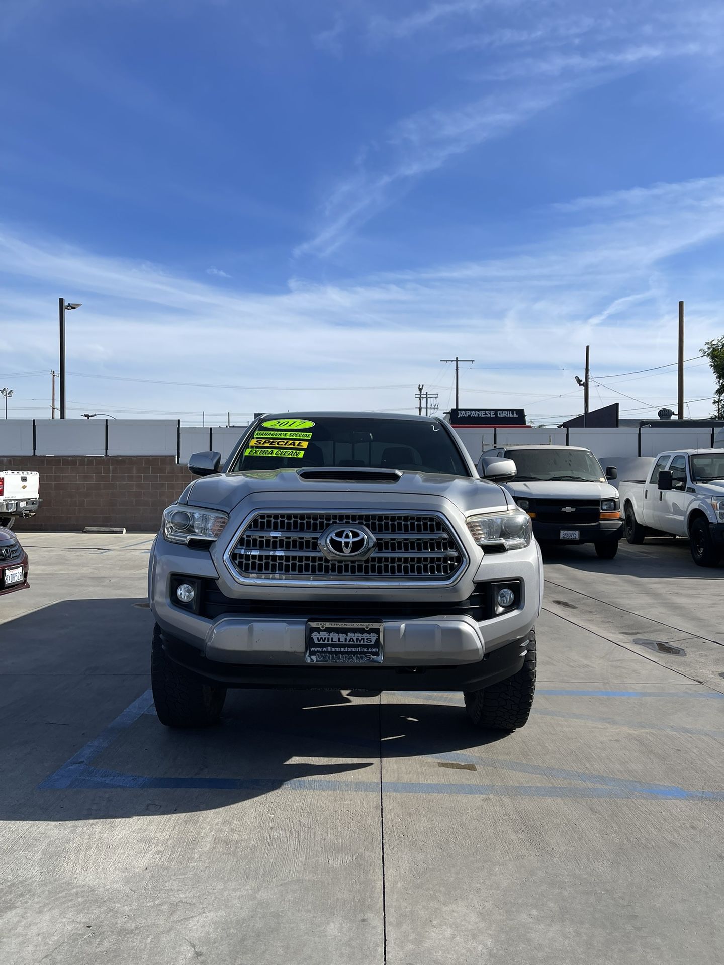 2017 Toyota Tacoma for Sale in Los Angeles, CA - OfferUp