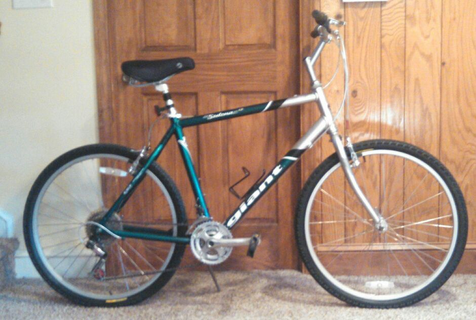 PRICE CUT!!! Giant Sedona CS Mountain Bike 22.5"
