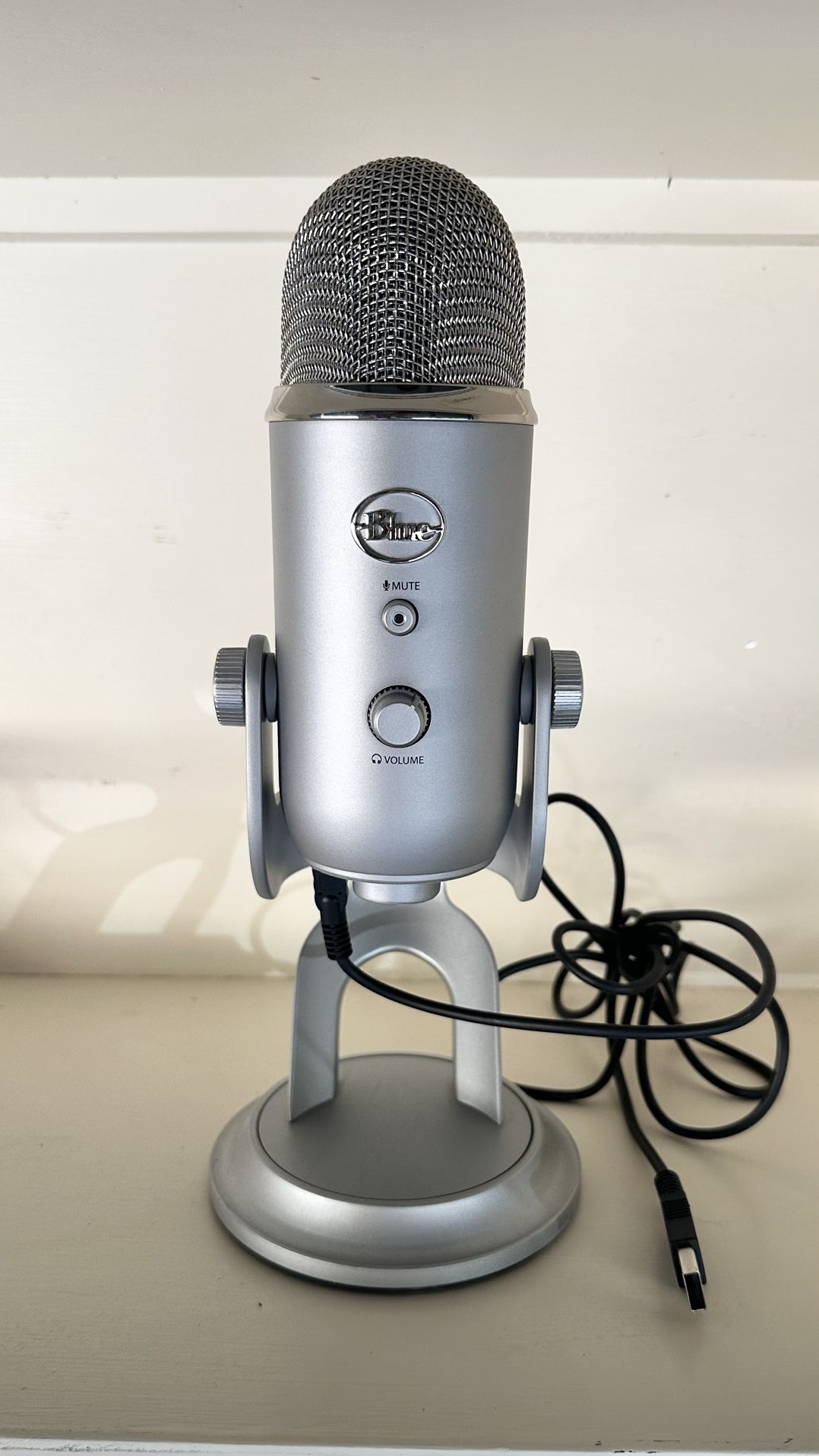Logitech Blue Yeti Professional Podcast/Gaming microphone