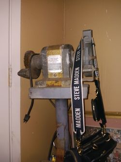Pedestal grinder