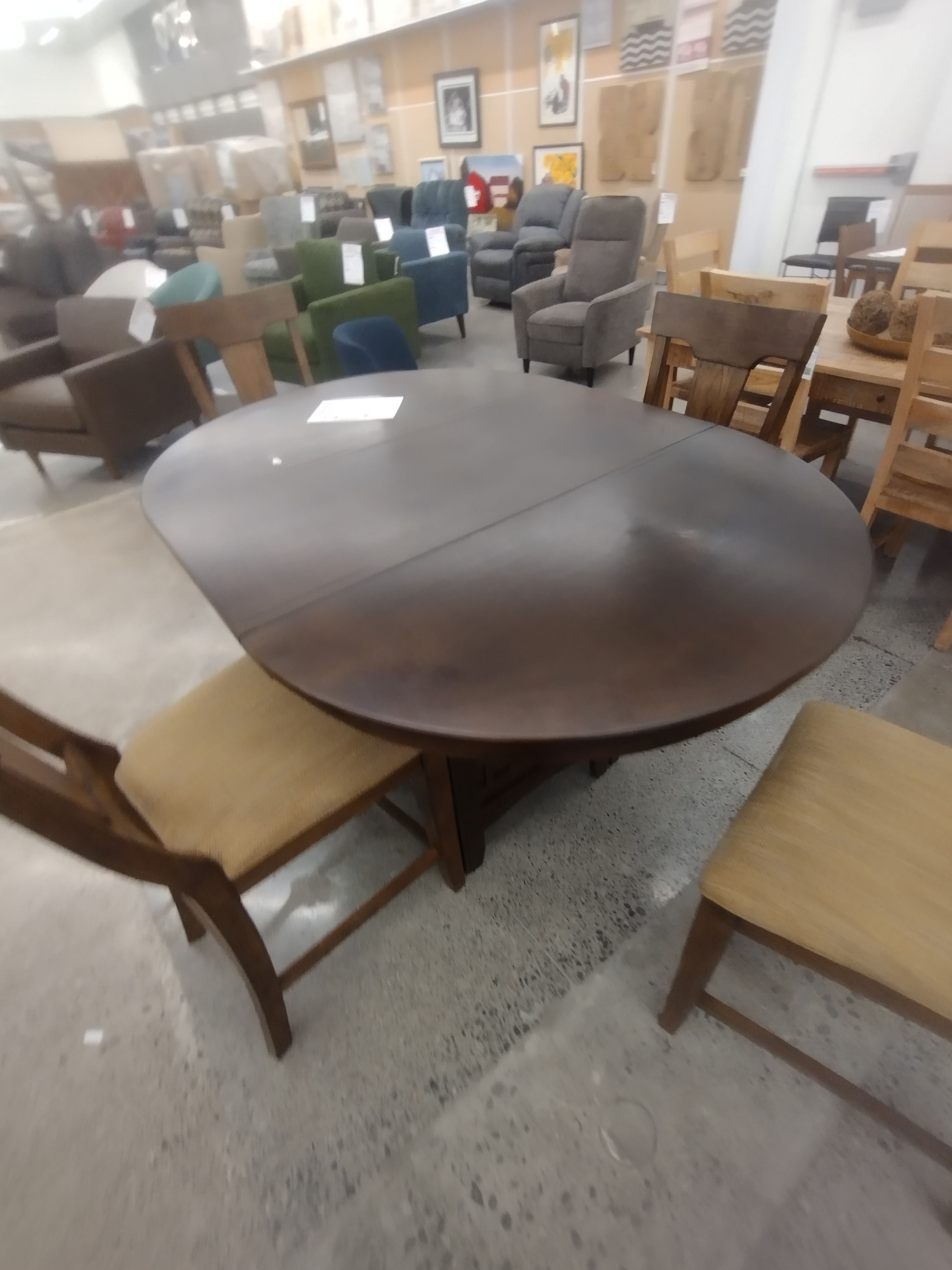 Max Pub Table & Chairs*