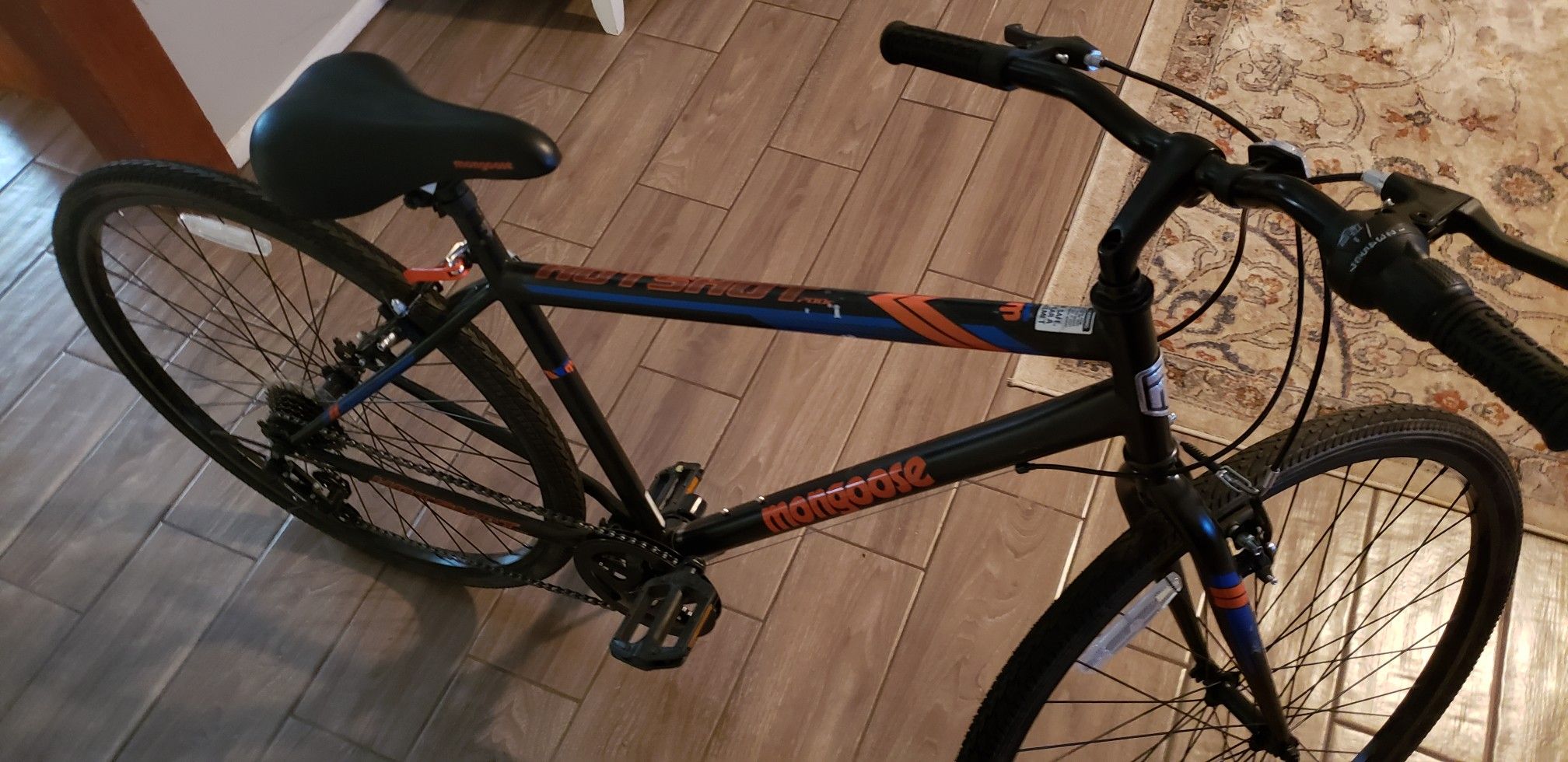 700C Mongoose Hotshot Men's Bike, Black / Orange