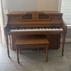 Wurlitzer 2780 Upright Piano Excellent Condition Wood