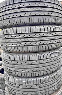 235/55/20 Michelin vendo un set de llantas usadas excelente condiciones de vida las 4 ✅🤩I am selling a set of used tires, all 4 in excellent living c