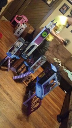 Monster high doll house