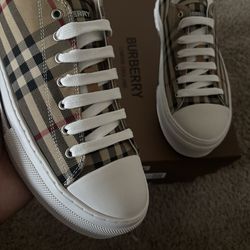 Burberry shoes in men