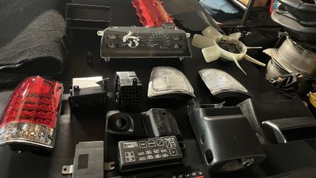 Misc Parts For Toyota Pick Up 1(contact info removed).