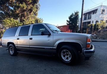 1999 Chevrolet Suburban 1500 Full-Size SUV