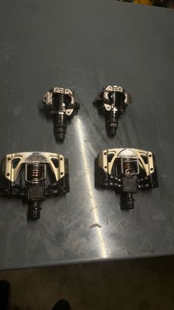 Mountain bike clip less pedals