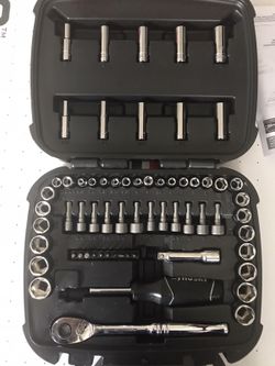 65 - piece 1/4 in and 3/8 in drive mechanics tool set