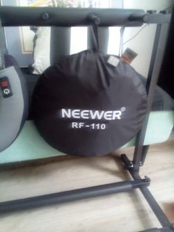 Neewer RF-110 Reflector in Carry Bag