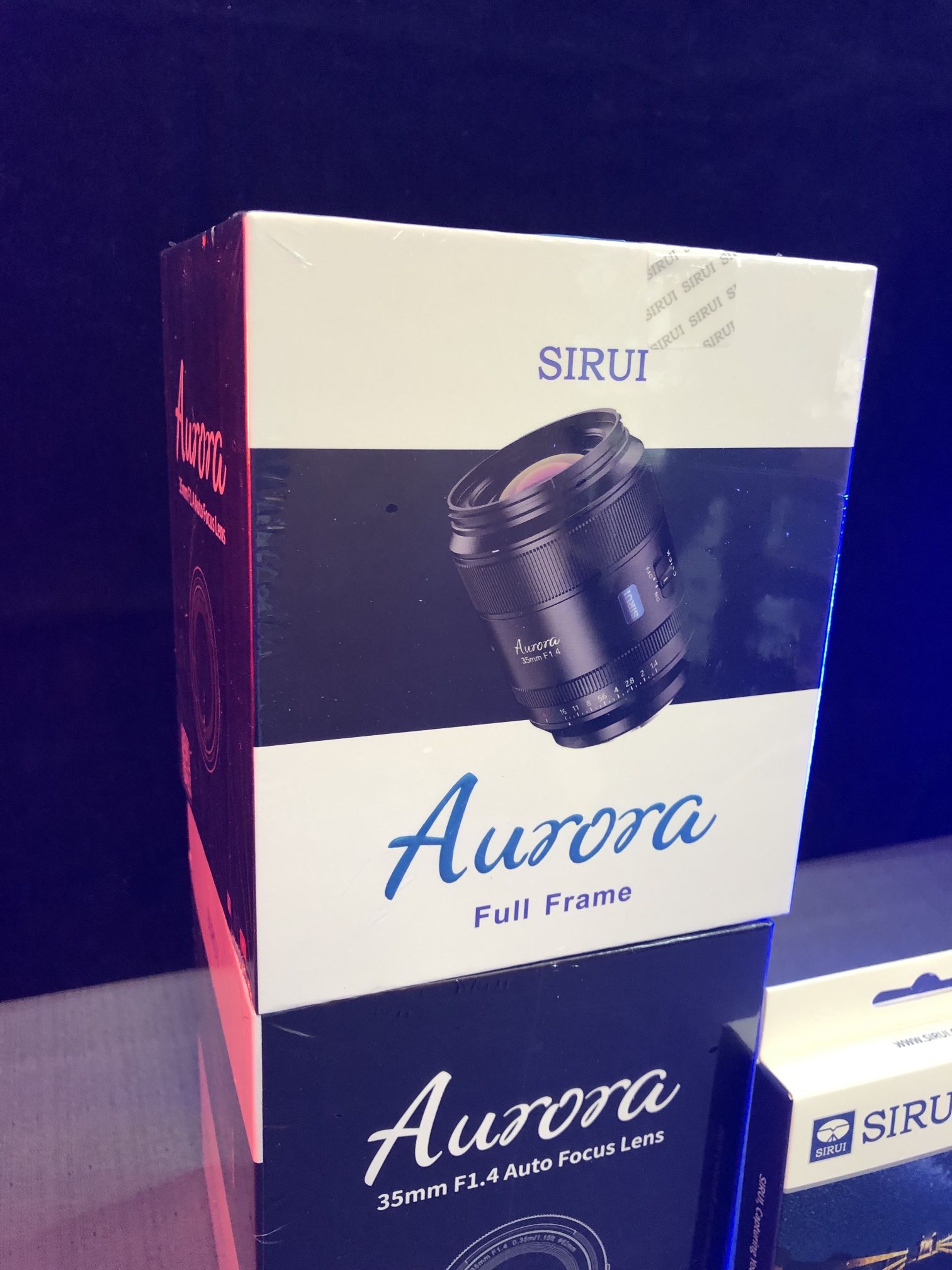 Sirui Aurora 35mm f/1.4 Lens Full Frame AF/MF Switch