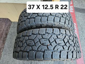 37 X 12.5 R 22 LT (2) TIRES TOYO AT³