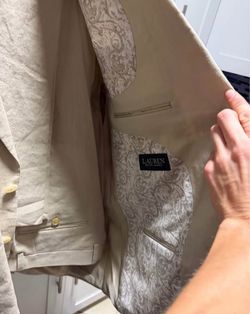 Ralph Lauren suit. Tag still on jacket. No tag on pants. 32x32 250$ obo