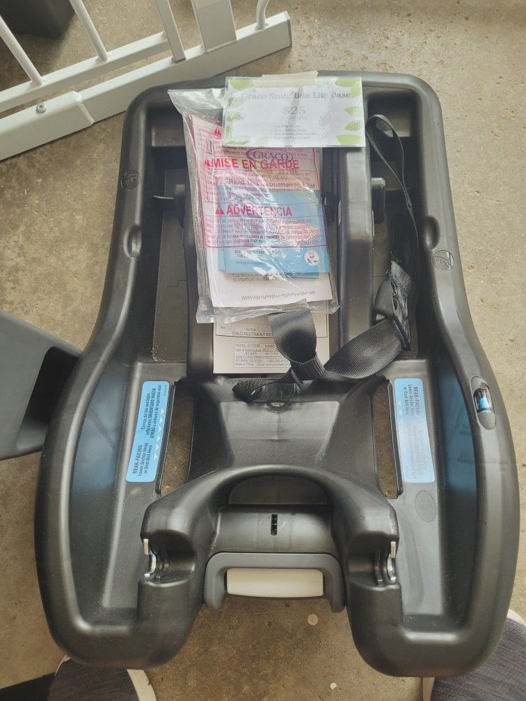 Graco car seat base , like new