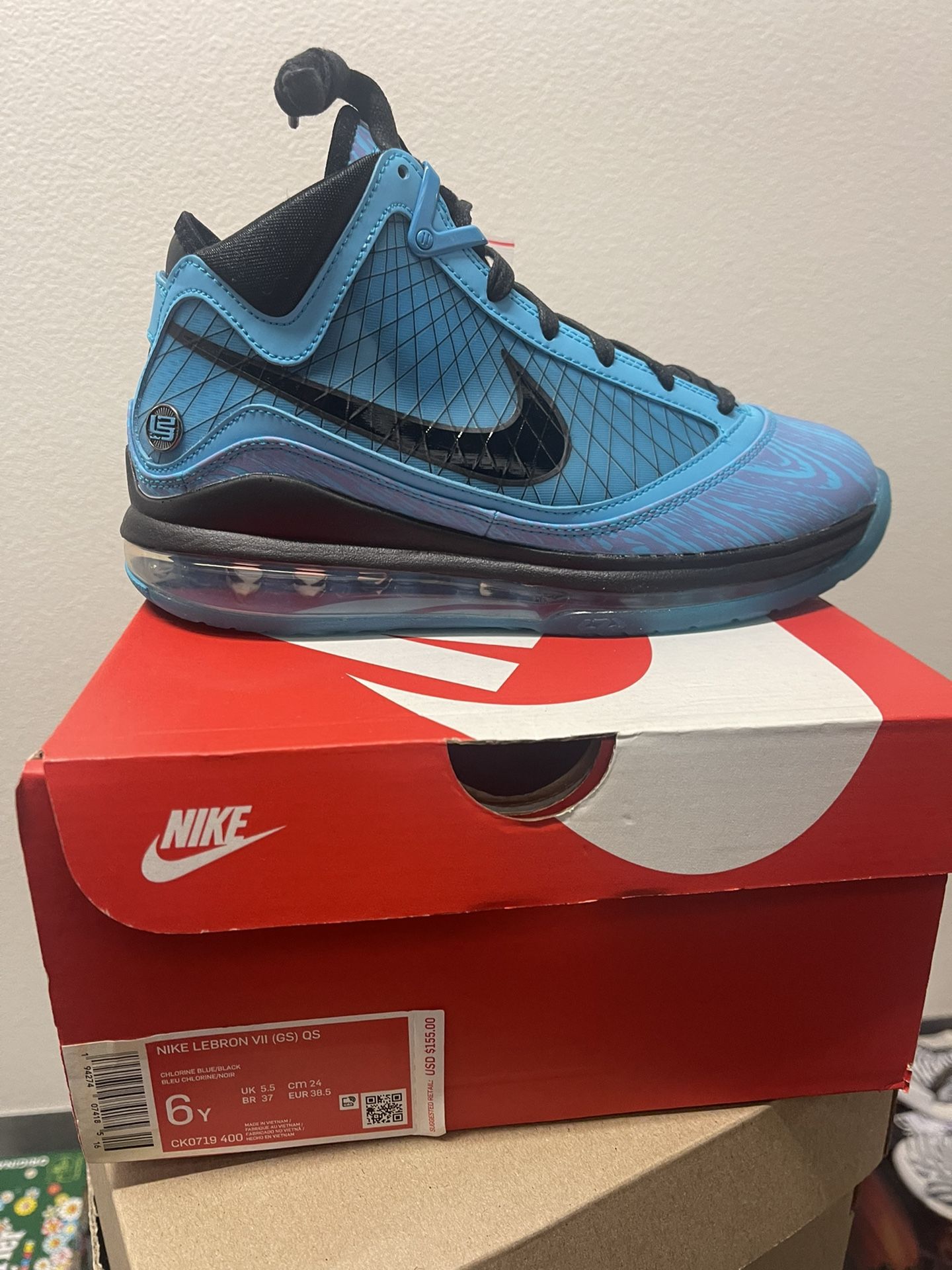 Brand New Grade School Nike Lebron VII Shoes