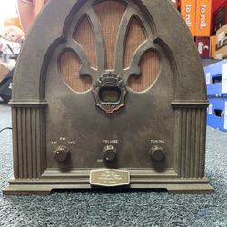 Windsor Antique Radio