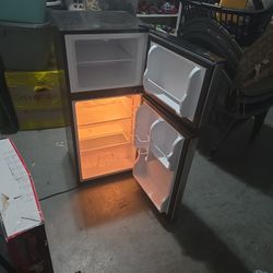 Nsignia Little Fridge 