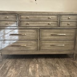 Grey 7-Drawer Dresser ✿ Large, Spacious Dresser for Bedroom