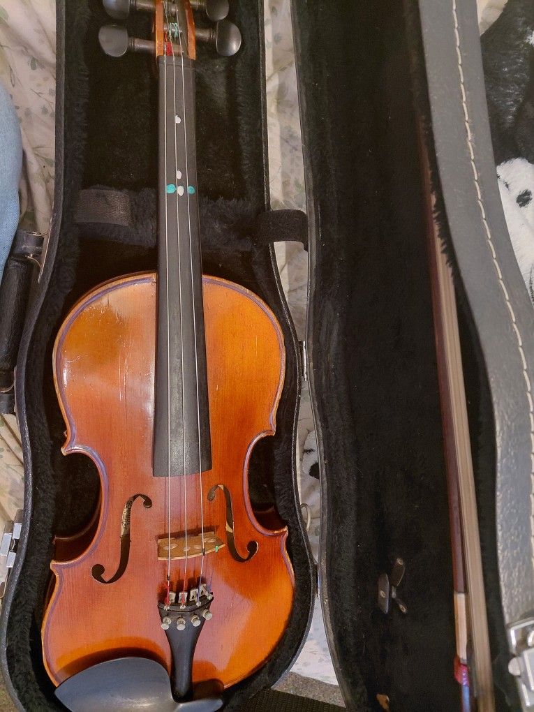 Violin With Bow And Case