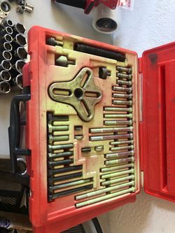 Snap on bolt grip puller set