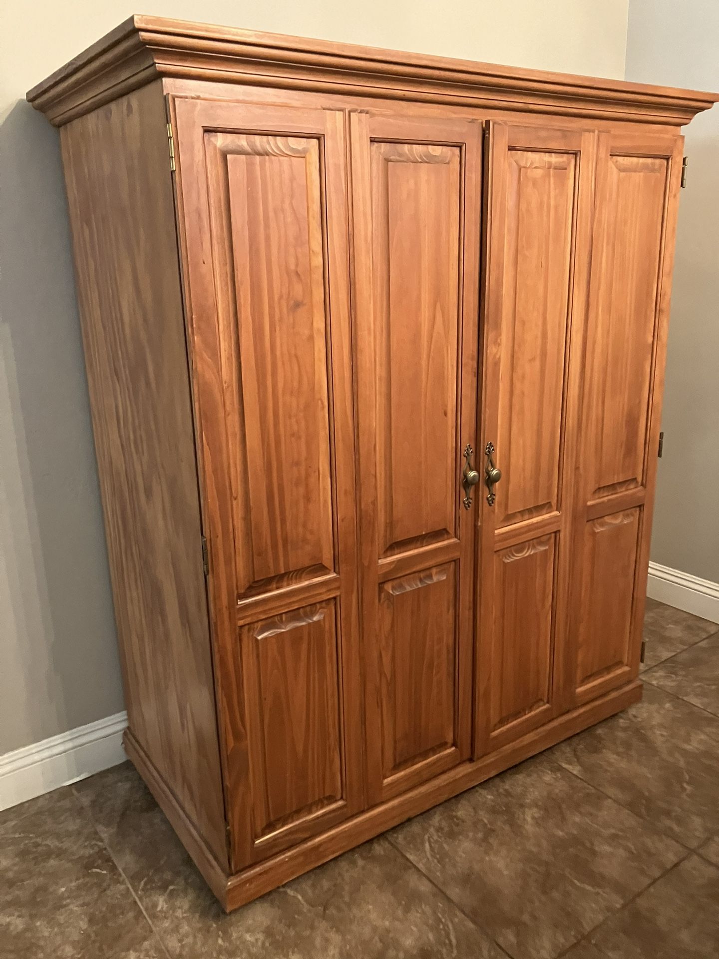 Armoire / Desk