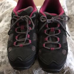 Bear paw Women’s Hiking Boots Size 9