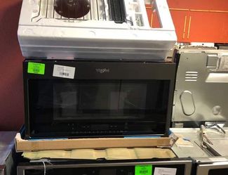 Brand New Whirlpool 1.9 cu. ft. Smart Over the Range Convection Microwave in Fingerprint Resistant Black Stainless O0S